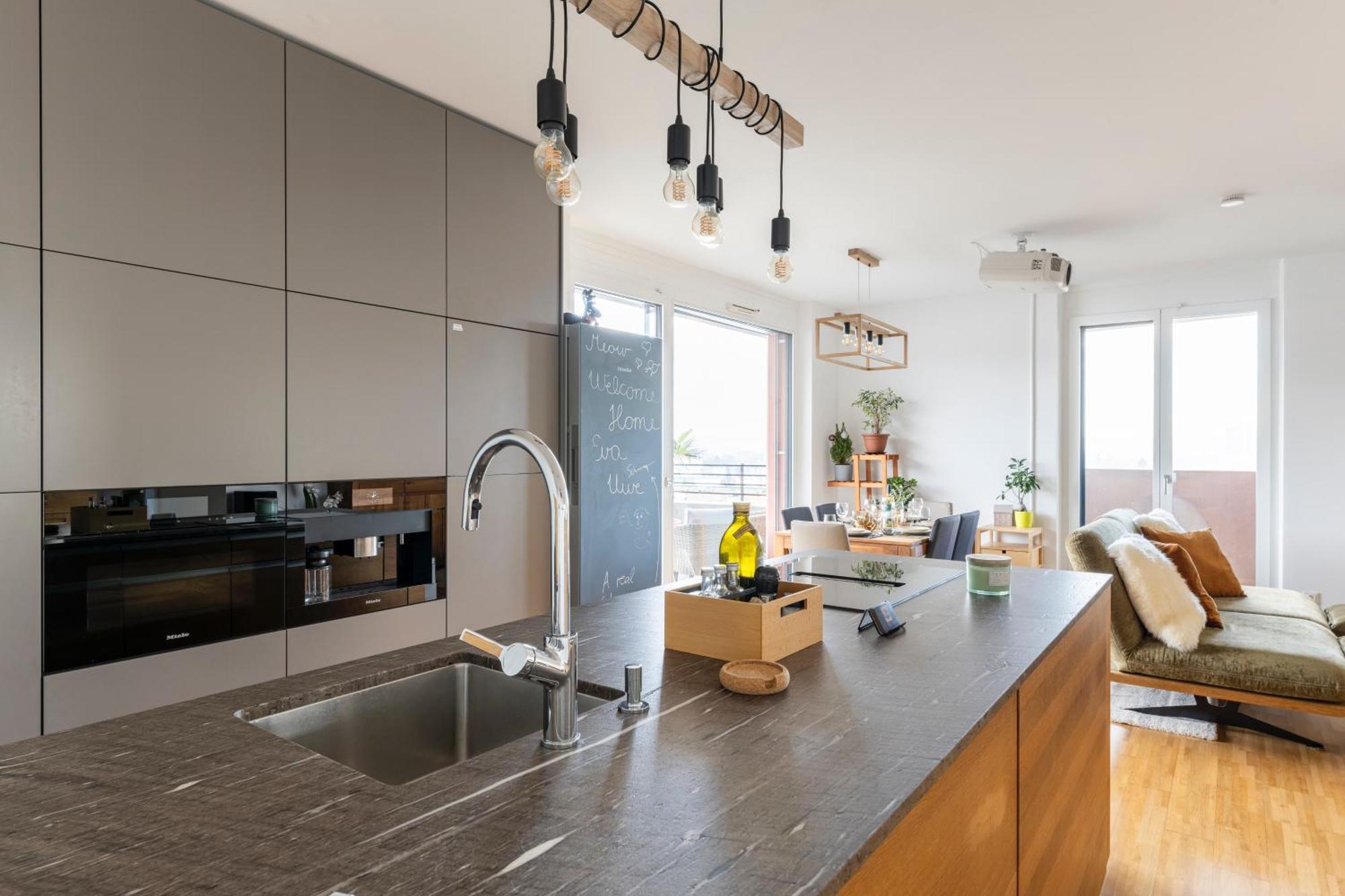 Edler Wohnraum Panoramablick 3 Sz Boxspringbetten, E-Ladestation, Kaffeevollautomat, Klima, Lift, Terrasse & 2Xtg Graz Exterior foto